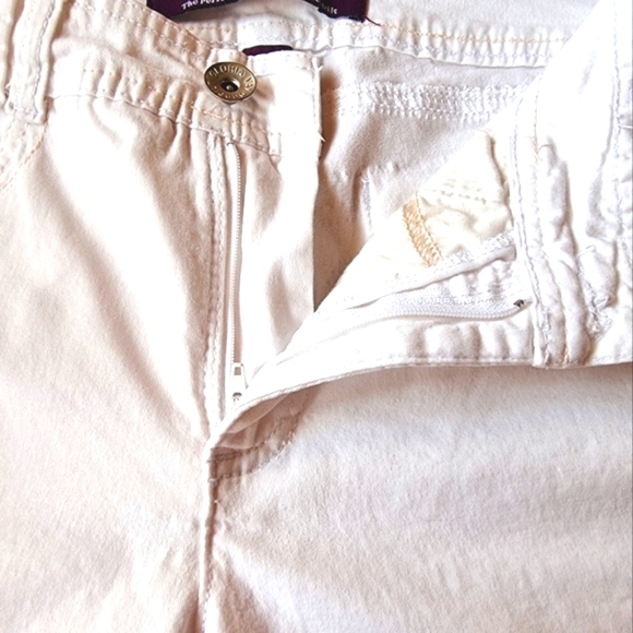 Gloria Vanderbilt White 98% Cotton Capris - Picture 8 of 8